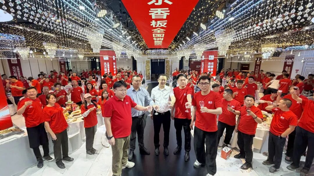 冠軍力量中國(guó)行丨鵬鴻2026產(chǎn)品推介會(huì)石家莊站同心同行啟新程